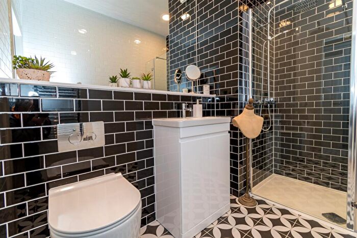 2 Bedroom Apartment For Sale In Wakeley Drive, Gosport, PO12