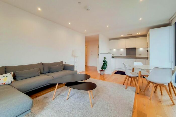 2 Bedroom Flat To Rent In Palmers Road, London, E2