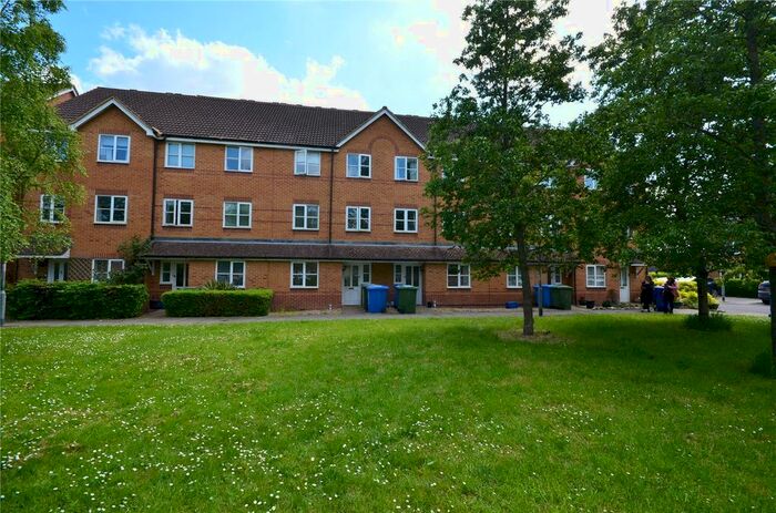 Terraced House To Rent In Aspen Grove, Aldershot, Hampshire, GU12