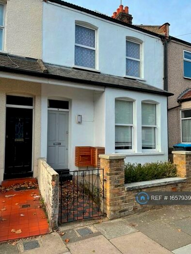 1 Bedroom Maisonette To Rent In Millais Road, Enfield, EN1