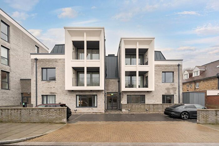 3 Bedroom Flat For Sale In Mapesbury Gardens, Brondesbury, London, NW6