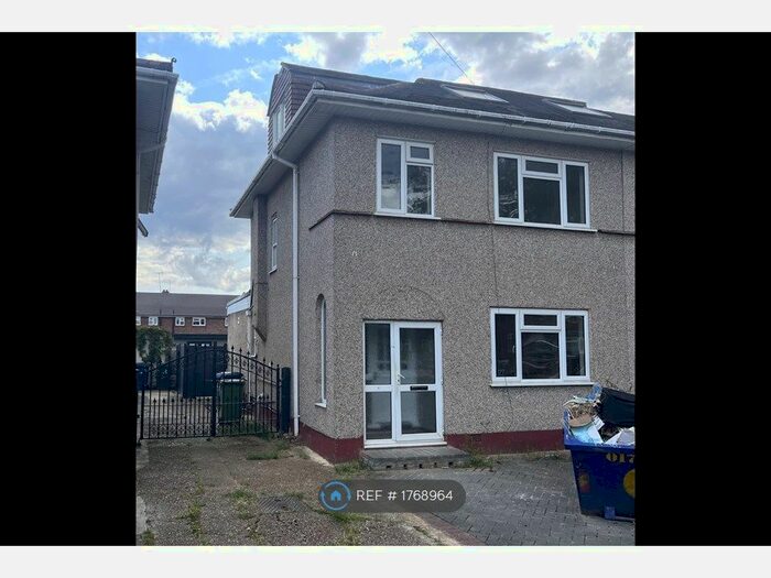 5 Bedroom Semi-Detached House To Rent In Kingshill Avenue, Northolt, UB5