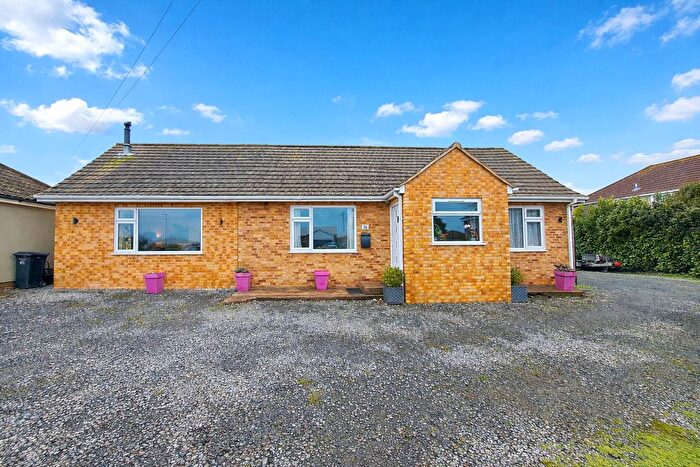 3 Bedroom Bungalow For Sale In Alstone Road, Highbridge, Somerset, TA9