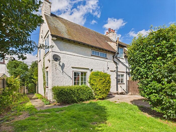 3 Bedroom Cottage For Sale In Scawby Road, Broughton, DN20