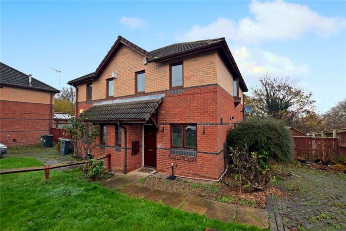 3 Bedroom Semi-Detached House To Rent In Stonecliffe Drive, Leeds, West Yorkshire, LS12
