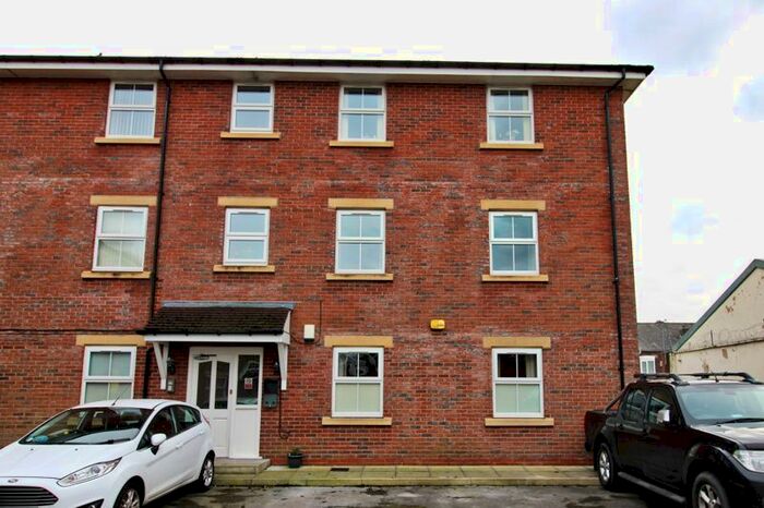 2 Bedroom Flat To Rent In Whittle Gardens, Worsley, M28