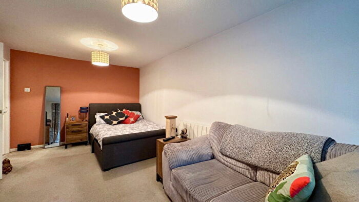 Studio For Sale In Sheridan Court, London Road, Newbury, RG14