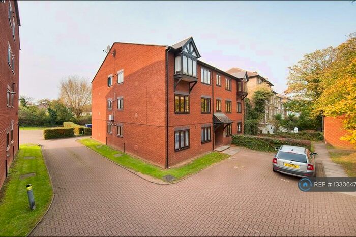 1 Bedroom Flat To Rent In Burnt Ash Hill, London, SE12