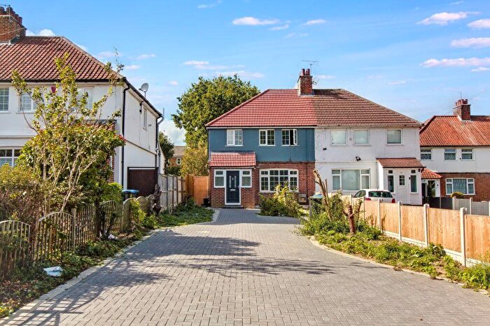 3 Bedroom Semi Detached House For Sale In Worlds End Lane, London, N21