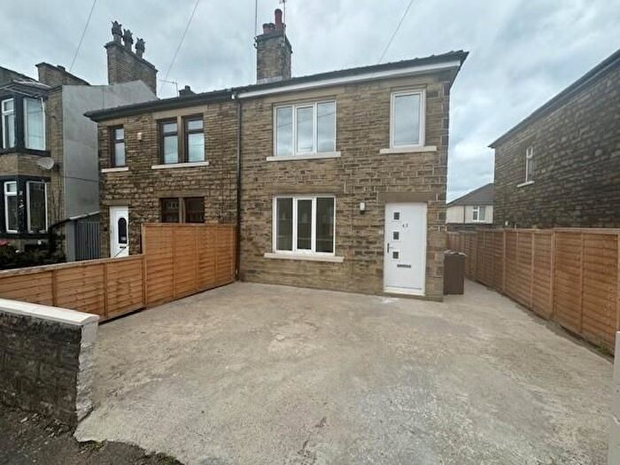 3 Bedroom Semi-Detached House To Rent In Fairbank, Shipley, BD18