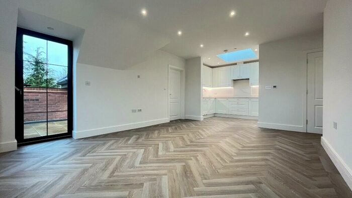 2 Bedroom Apartment To Rent In Howell Hill, Cheam Road, Cheam, SM2