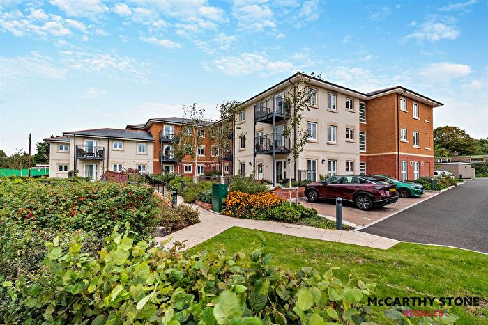2 Bedroom Flat For Sale In Gordon Court, Flood Lane, Bridport, DT6