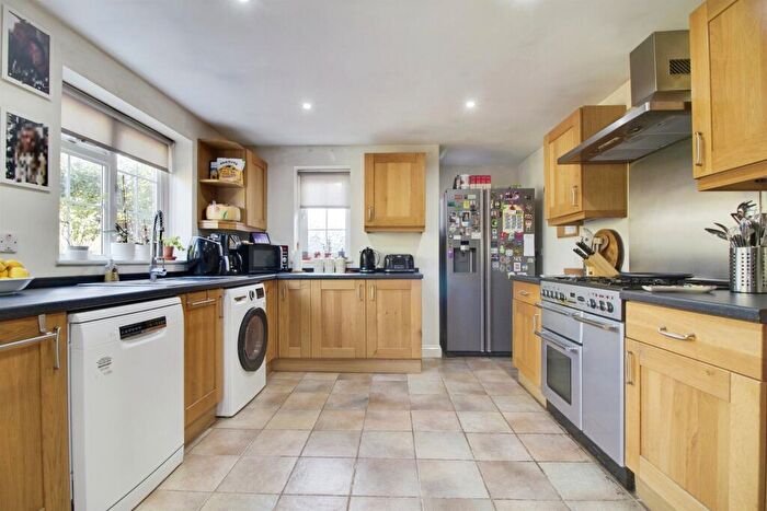 3 Bedroom End Of Terrace House For Sale In Howlands, Welwyn Garden City, AL7
