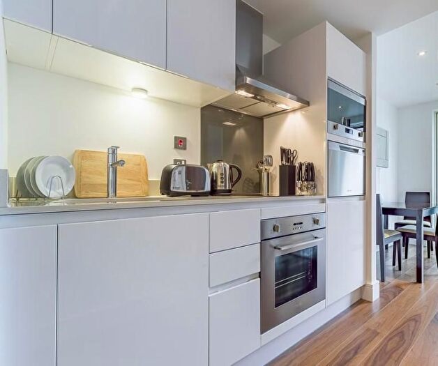 Studio For Sale In Lincoln Plaza, London, E14