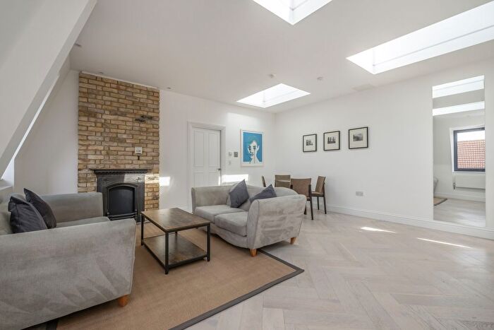 2 Bedroom Flat To Rent In Rostella Road, London, SW17