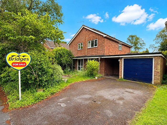 4 Bedroom Detached House For Sale In Dinorben Close, Fleet, Hampshire, GU52