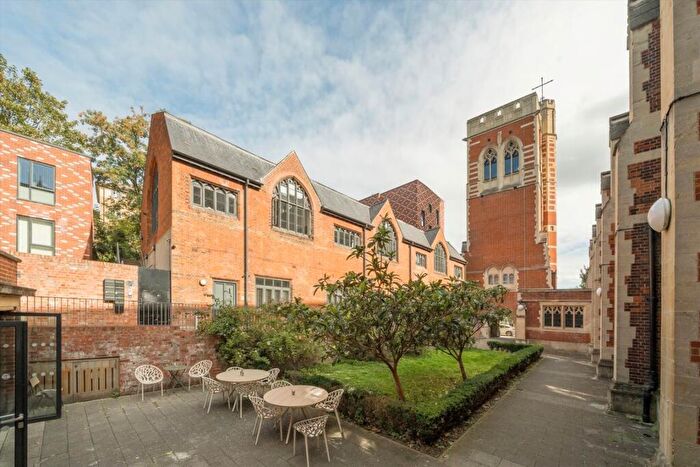 3 Bedroom Flat For Sale In Eastway, Hackney Wick, E9