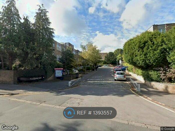 2 Bedroom Maisonette To Rent In Turnpike Link, Croydon, CR0