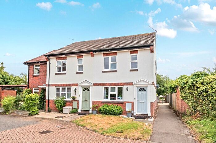 3 Bedroom End Of Terrace House For Sale In Weald Close, Shalford, Guildford, Surrey, GU4