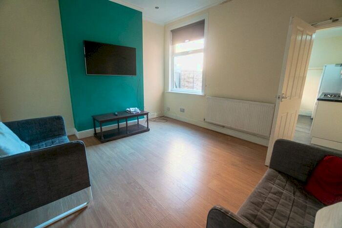 4 Bedroom Terraced House To Rent In Lytton Road, Leicester, LE2