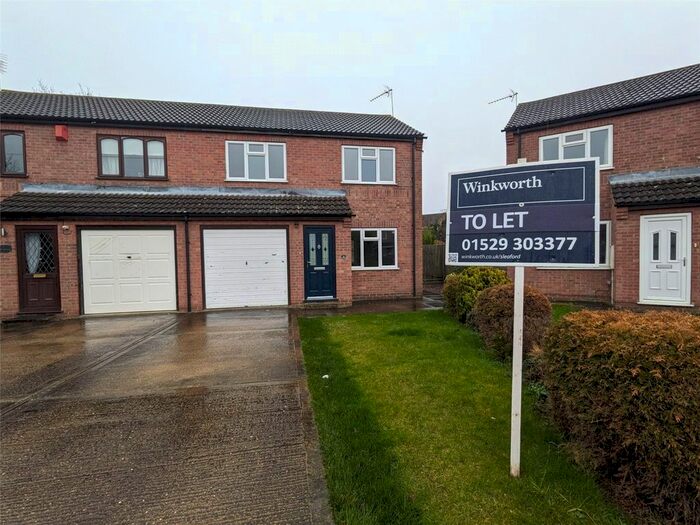 Semi-Detached House To Rent In The Blackthorns, Sleaford, Lincolnshire, NG34