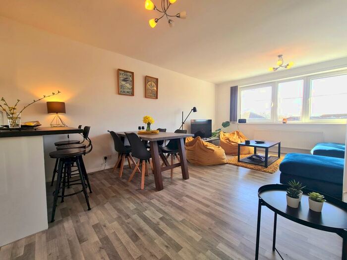 3 Bedroom Town House To Rent In Hillbrow Road, Bromley, BR1