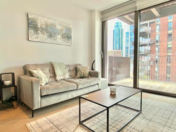 2 Bedroom Flat To Rent In Viaduct Gardens, Nine Elms, London, SW11