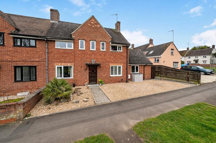 3 Bedroom Semi Detached House For Sale In Marlborough Gardens, Faringdon, Oxfordshire, SN7