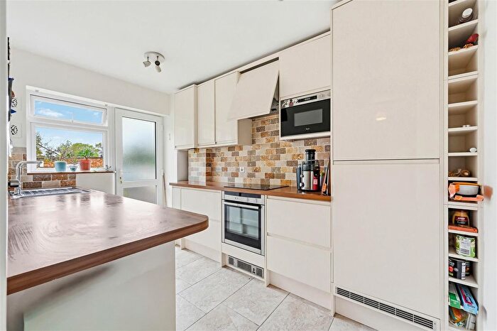 2 Bedroom Flat For Sale In Cavendish Road, Colliers Wood, SW19