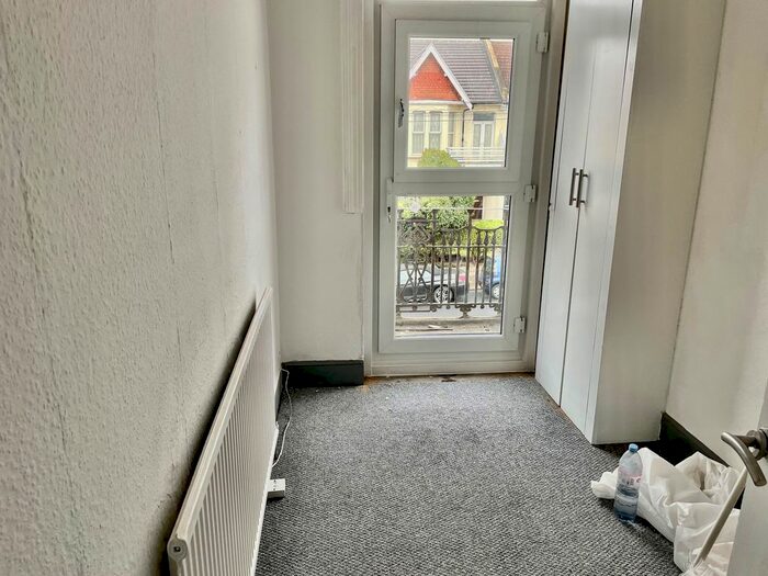 2 Bedroom Flat To Rent In Cobham Road, Westcliff-On-Sea, SS0