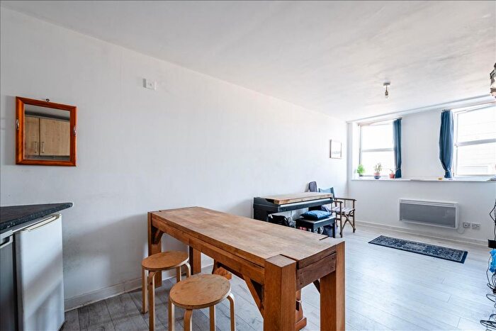 1 Bedroom Flat For Sale In Brittania Street, Kings Cross, WC1X