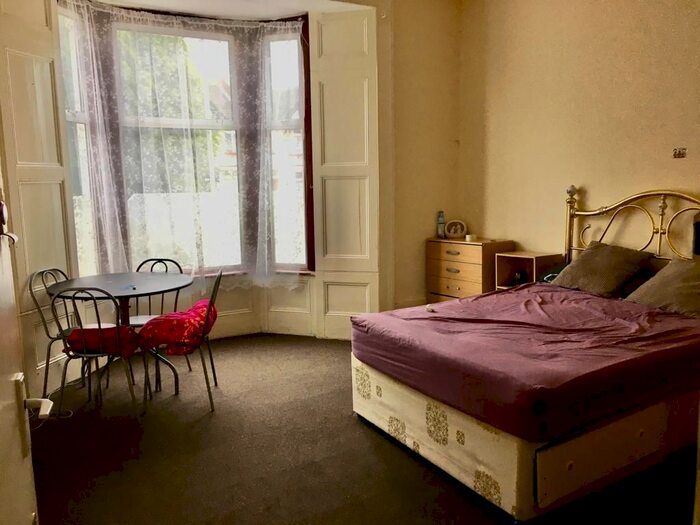 Studio To Rent In Hainult, Leytonstone E11