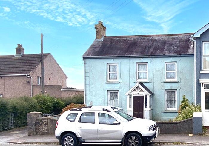 4 Bedroom Semi Detached House For Sale In Plasmarl, Clynderwen, Dyfed, SA66