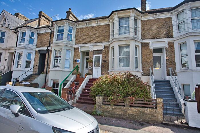 1 Bedroom Flat For Sale In Albert Road, Dover, Kent, CT16