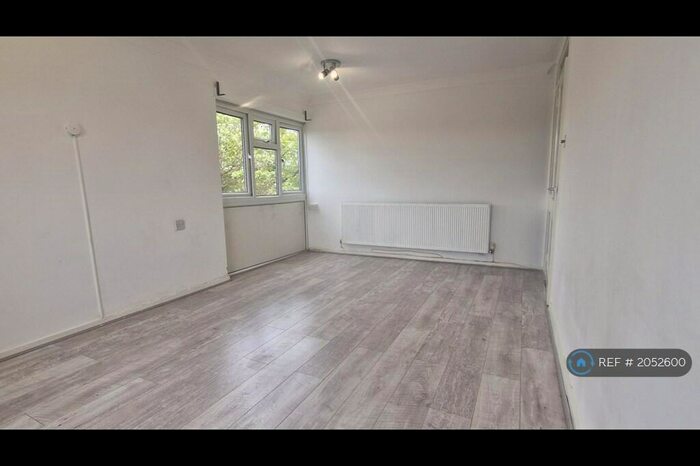 1 Bedroom Flat To Rent In Sandon Road, Basildon, SS14