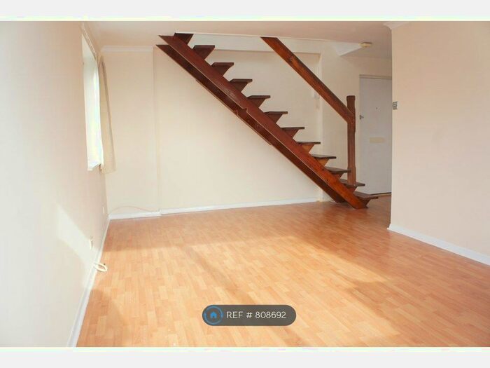 2 Bedroom Maisonette To Rent In Queenswood Gardens, London, E11