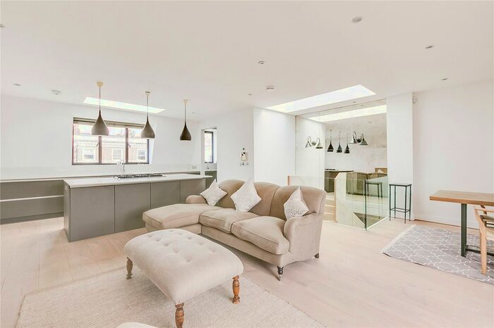 3 Bedroom Maisonette To Rent In Elsham Road, Holland Park, London, W14
