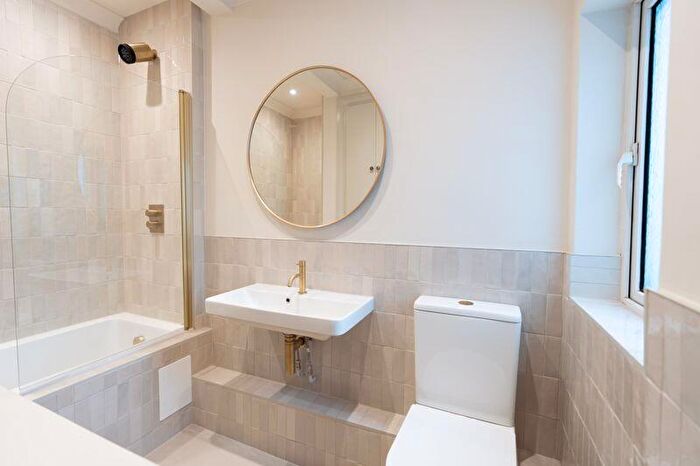 3 Bedroom End Of Terrace House For Sale In Essex Road, Southsea, PO4
