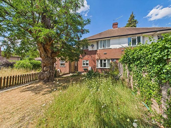 2 Bedroom Maisonette For Sale In Staines Road, Feltham, Middlesex, TW14