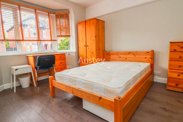 5 Bedroom Semi-Detached House To Rent In Coventry Road, Southampton, Hampshire, SO15