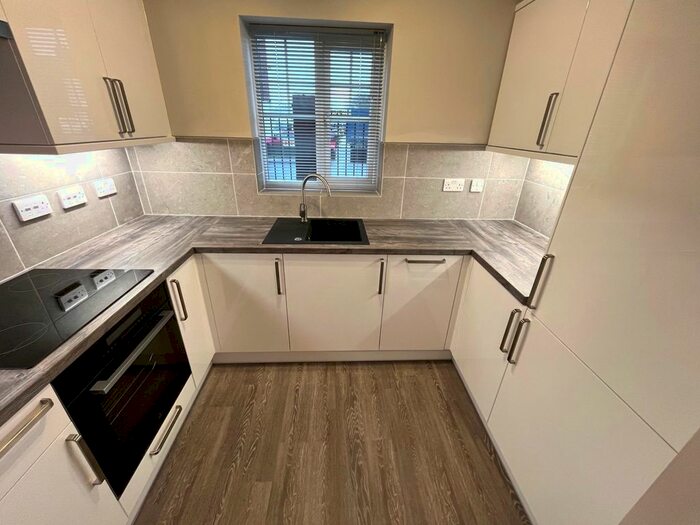 2 Bedroom Flat To Rent In Leyland Lane, Leyland, PR25