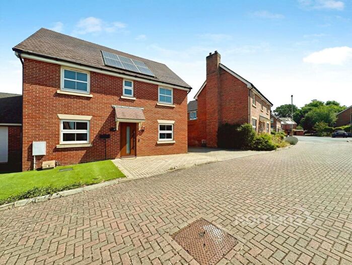 4 Bedroom Detached House For Sale In Thapa Close, Church Crookham, Fleet, GU52