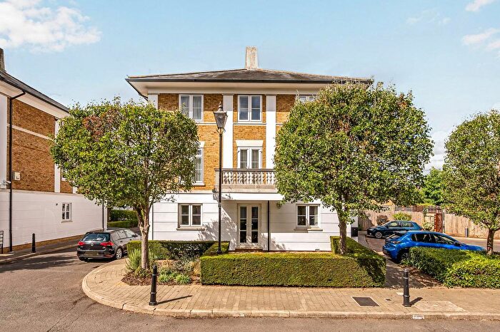 2 Bedroom Flat For Sale In Crofton Avenue, Chiswick Place, Chiswick, London, W4