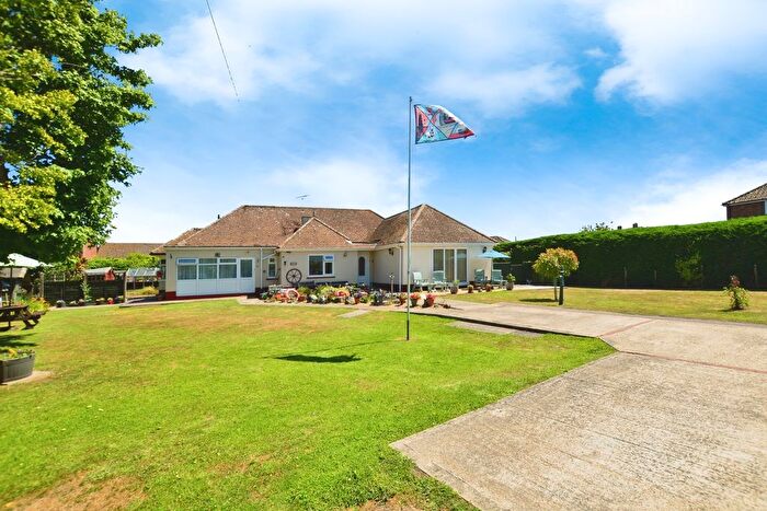 4 Bedroom Bungalow For Sale In St. Marys Road, New Romney, Kent, TN28