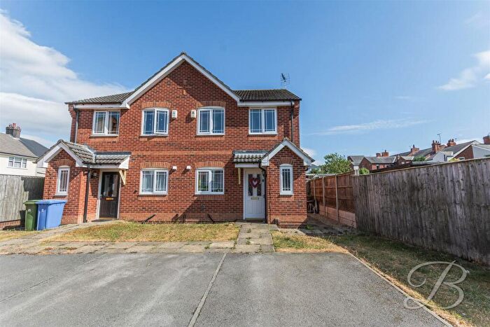 3 Bedroom Semi-Detached House For Sale In Mulberry Close, Mansfield, NG18