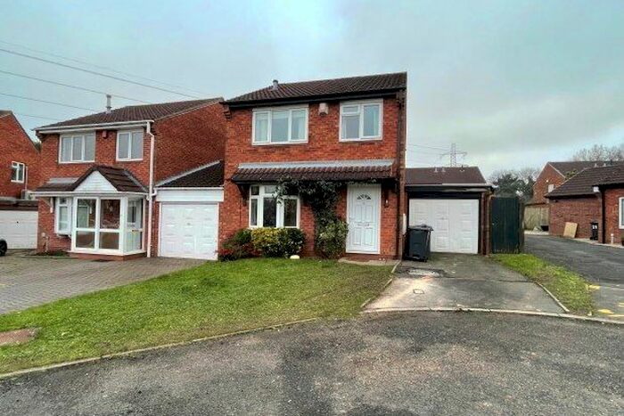 3 Bedroom Property To Rent In Olliver Close, Halesowen B62