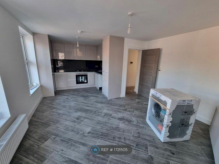 2 Bedroom Flat To Rent In High Road Leytonstone, London, E11