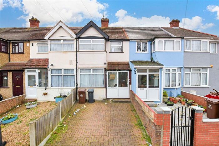 3 Bedroom Terraced House For Sale In Oval Road North, Dagenham, Essex, RM10
