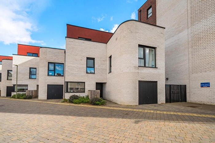 3 Bedroom Link Detached House For Sale In Between Towns Road, Oxford, OX4