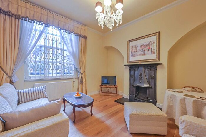 2 Bedroom Flat To Rent In Kensington Court, High Street Kensington, London, W8